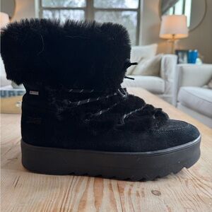 Cougar Women's Black Fur-Lined Boots